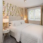 The Mews, York Place By Serviced Appartement