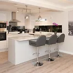 The Mews, York Place By Serviced Appartement