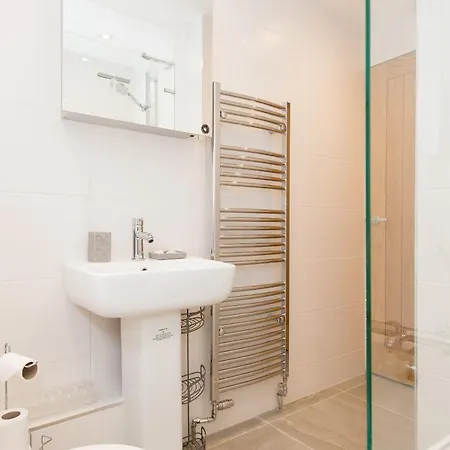 The Mews, York Place By Serviced *