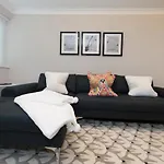 The Mews, York Place By Serviced Apartment *