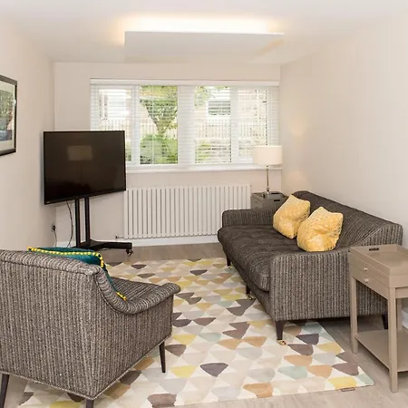 The Mews, York Place By Serviced *