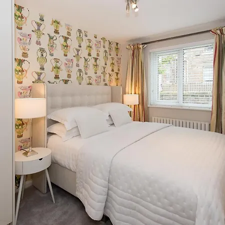 The Mews, York Place By Serviced Apartman