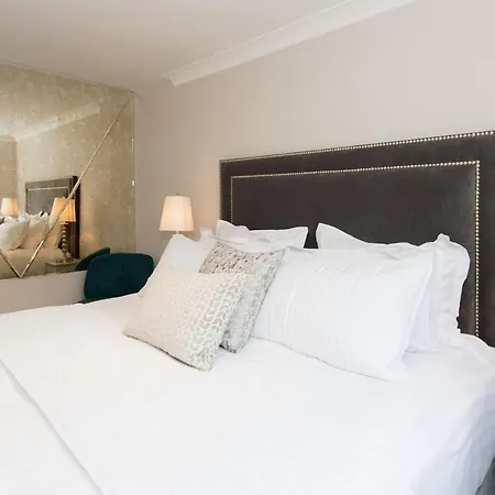 The Mews, York Place By Serviced Apartman