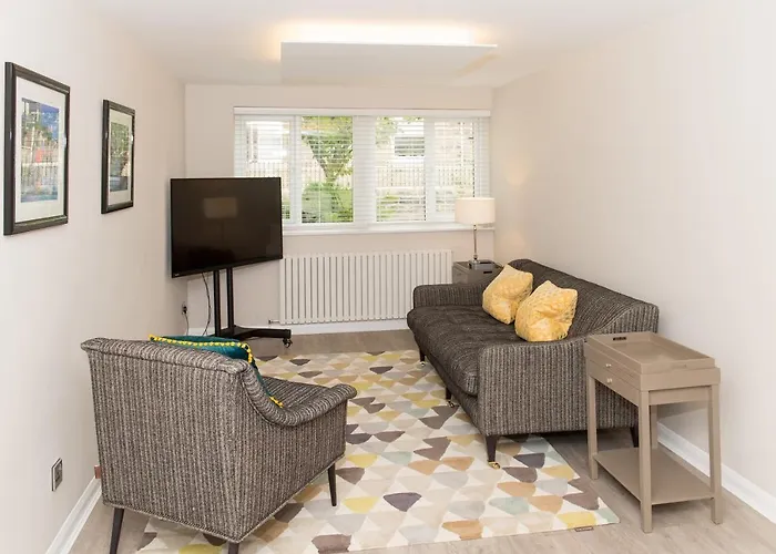 The Mews, York Place By Serviced *