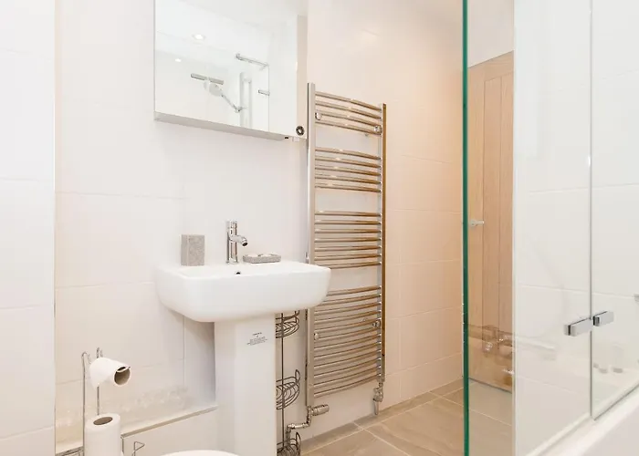 The Mews, York Place By Serviced *